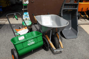 Wheelbarrows and a Scotts Turf Builder Classic Drop on Display outside of hardware store